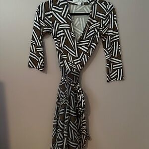 Diane von Furstenberg DVF Irina wrap dress size 2